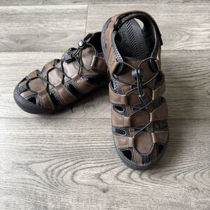 Khombu Travis Men’s Closed Toe Adjustable Strap Fisherman Sandals‎ - Size 9M